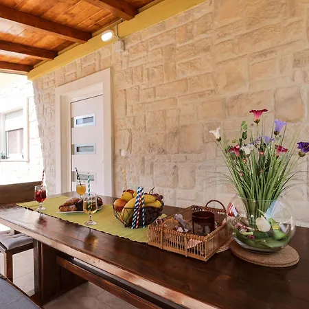 Holiday home Hidden Oasis - Pool, Playground - 3 Min From The