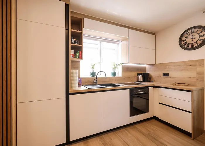 Vakantiehuis Hidden Oasis - Pool, Playground - 3 Min From The