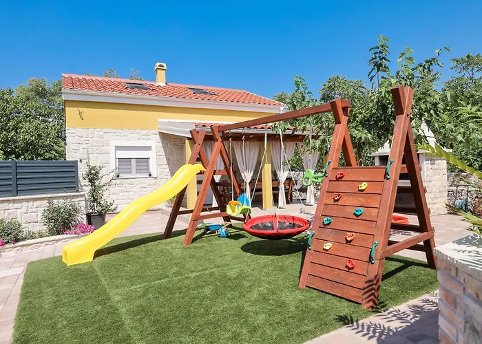 Vakantiehuis Hidden Oasis - Pool, Playground - 3 Min From The *