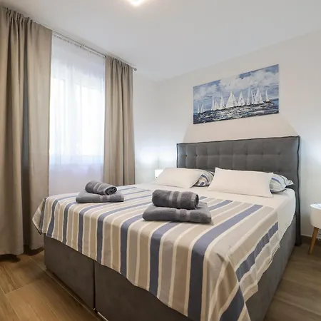 Σπίτι διακοπών House With Playground - 3 Min From The *