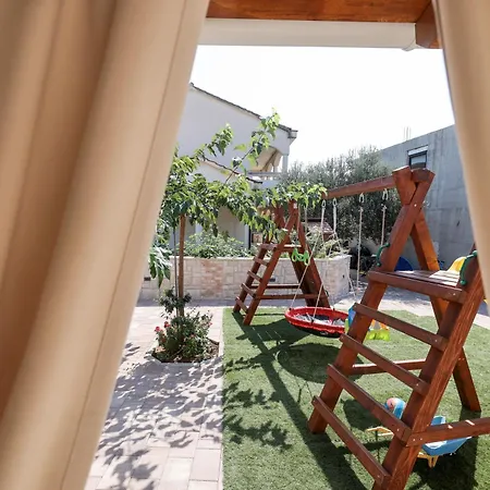 Hébergement de vacances Hidden Oasis - Pool, Playground - 3 Min From The Vir