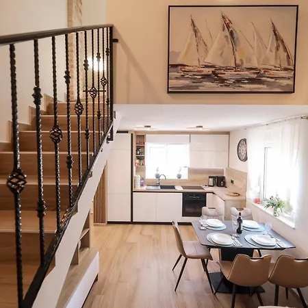 House With Playground - 3 Min From The