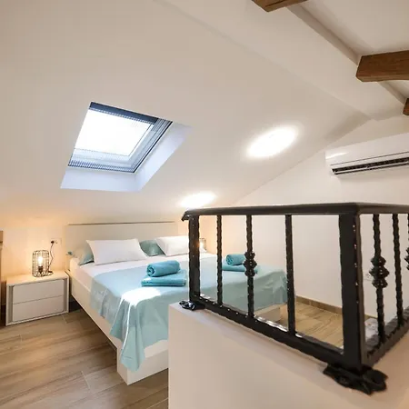House With Playground - 3 Min From The